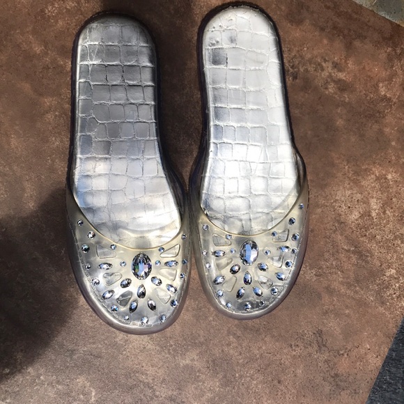 stuart weitzman slippers